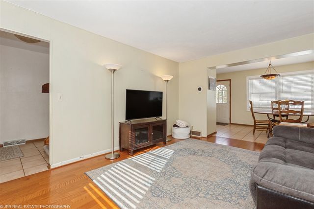 28 S Griffith Street, New Buffalo, MI 49117