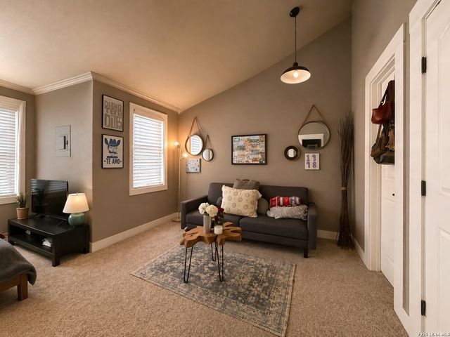326 QUEEN ANNE CT, San Antonio, TX 78209