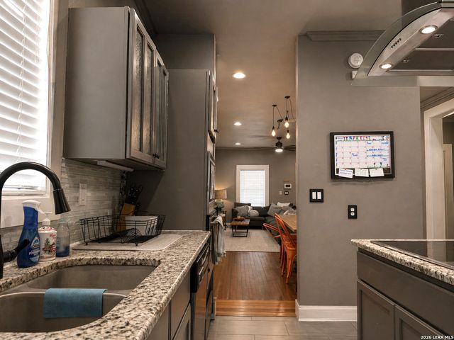 326 QUEEN ANNE CT, San Antonio, TX 78209