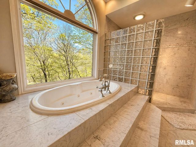11350 N OAK TRAIL Drive, Peoria, IL 61615