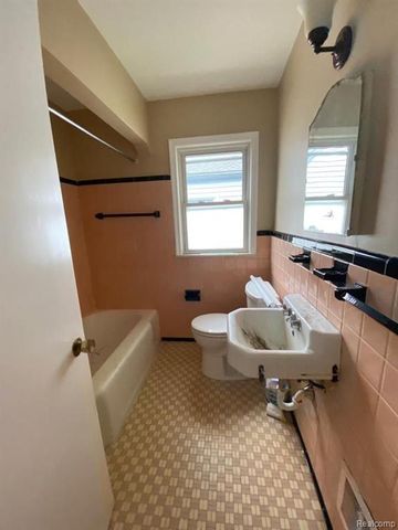 8852 Mettetal Street, Detroit, MI 48228