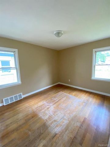 8852 Mettetal Street, Detroit, MI 48228