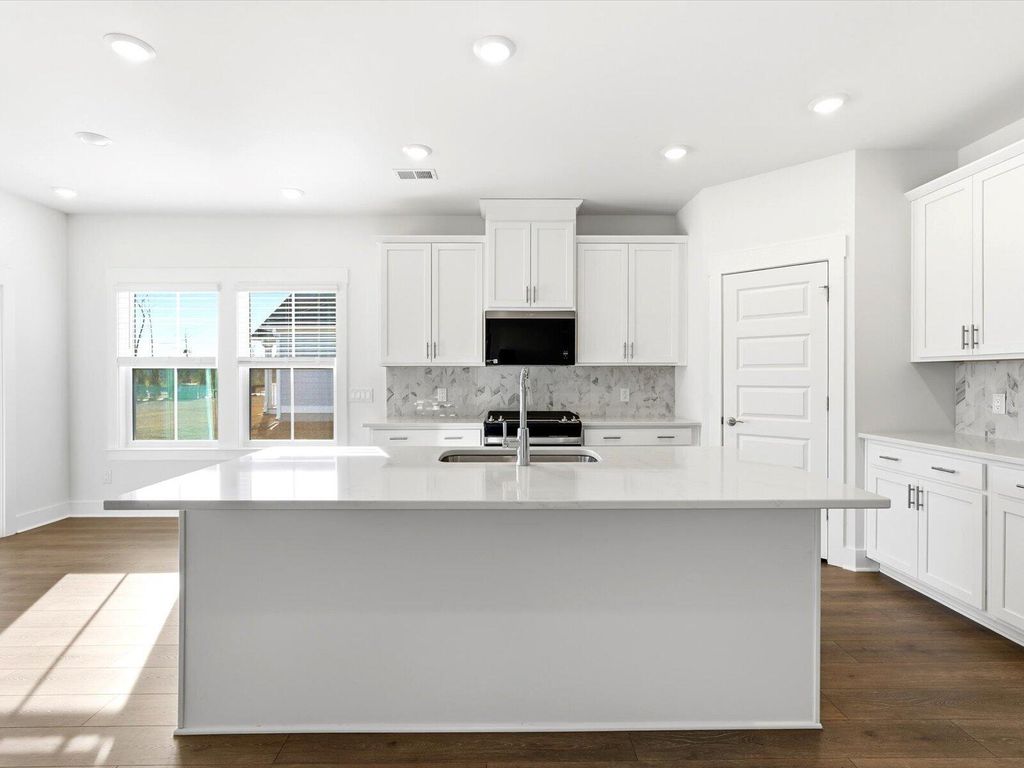 Image 10 of property listing at 359 Calm Water Way, Summerville, SC 29486