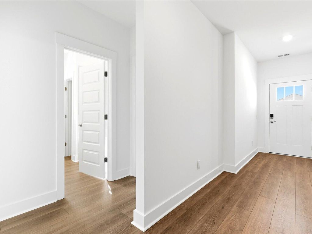 Image 5 of property listing at 359 Calm Water Way, Summerville, SC 29486