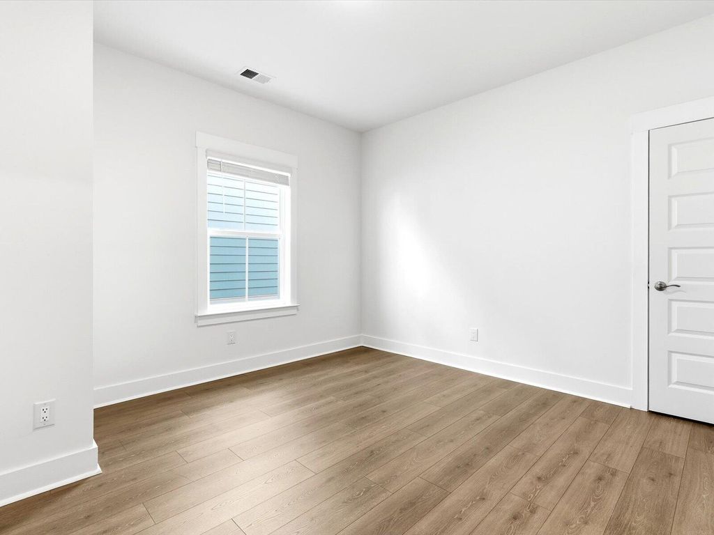 Image 7 of property listing at 359 Calm Water Way, Summerville, SC 29486