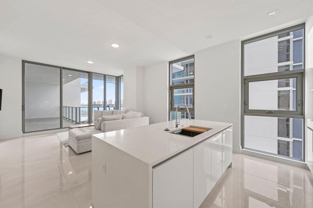 220 Lake Shore Drive 1125, Lake Park, FL 33403
