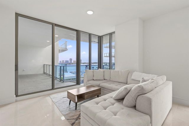 220 Lake Shore Drive 1125, Lake Park, FL 33403