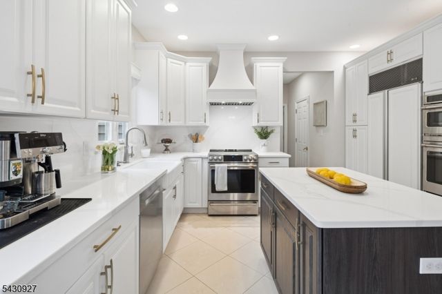 50 Scheurman Ter, Green Brook Twp., NJ 07059