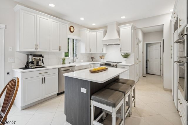 50 Scheurman Ter, Green Brook Twp., NJ 07059