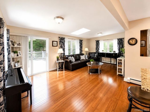10 Roe Circle, Monroe, NY 10950
