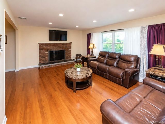 10 Roe Circle, Monroe, NY 10950