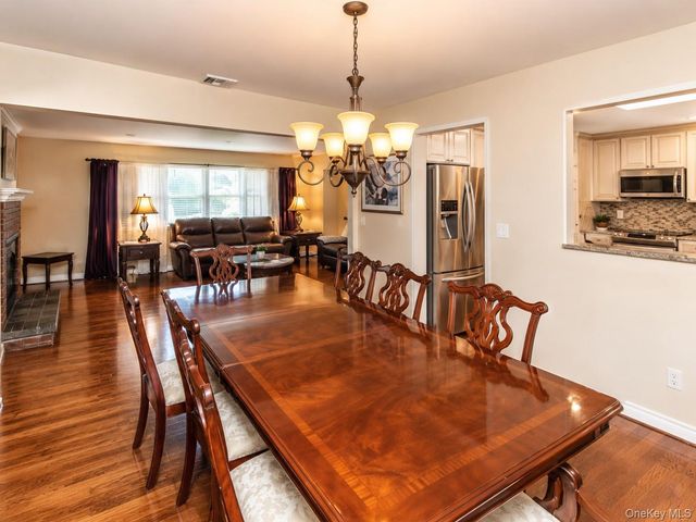 10 Roe Circle, Monroe, NY 10950