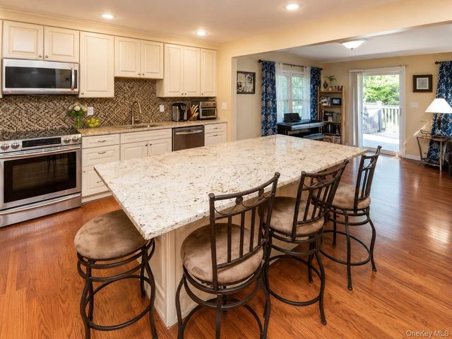 10 Roe Circle, Monroe, NY 10950