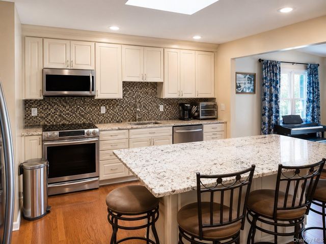 10 Roe Circle, Monroe, NY 10950