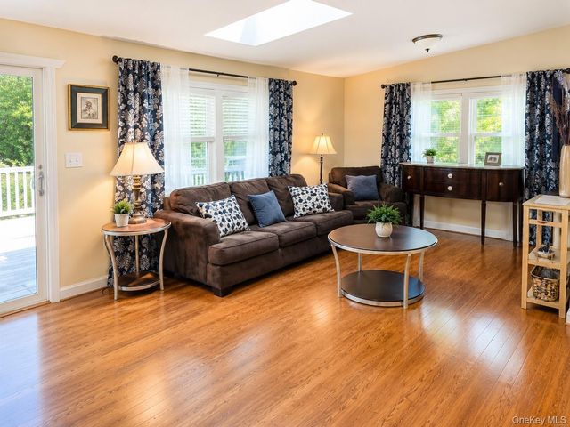 10 Roe Circle, Monroe, NY 10950