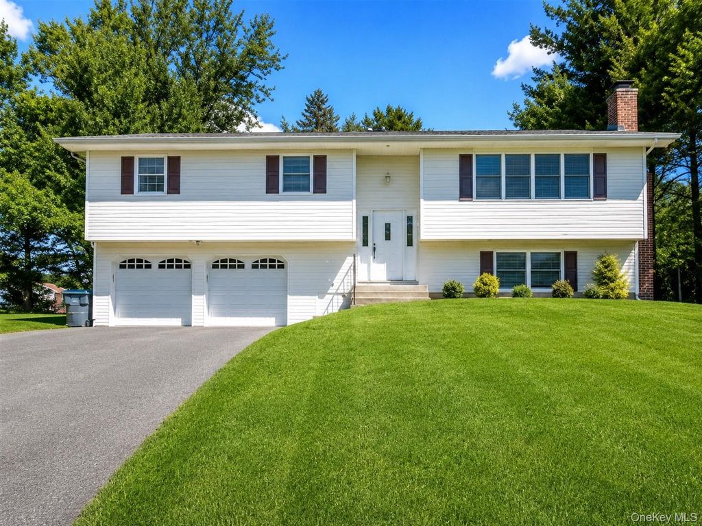 10 Roe Circle, Monroe, NY 10950