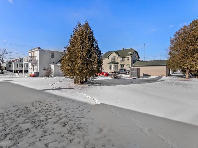 1129 S 20th STREET, Manitowoc, WI 54220