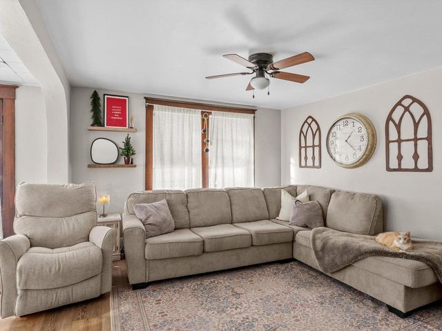 1129 S 20th STREET, Manitowoc, WI 54220