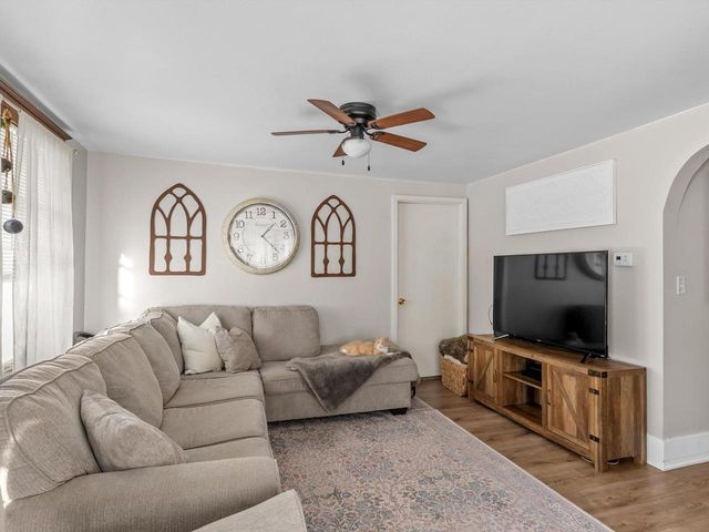 1129 S 20th STREET, Manitowoc, WI 54220