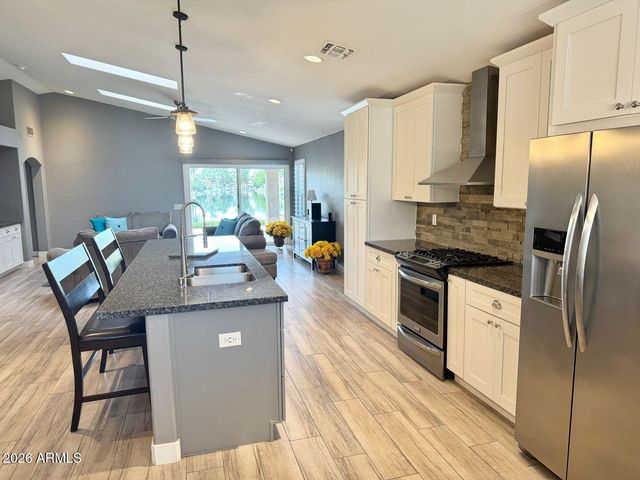 1401 W BLUE RIDGE Court, Chandler, AZ 85248