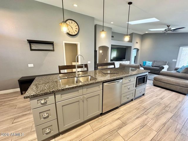 1401 W BLUE RIDGE Court, Chandler, AZ 85248