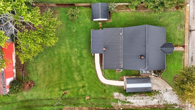 135 Main St, Mc Ewen, TN 37101