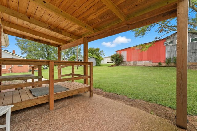 135 Main St, Mc Ewen, TN 37101