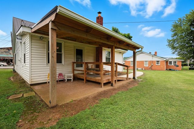 135 Main St, Mc Ewen, TN 37101