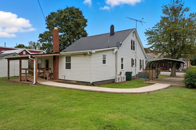 135 Main St, Mc Ewen, TN 37101