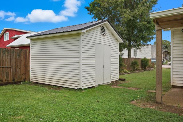 135 Main St, Mc Ewen, TN 37101