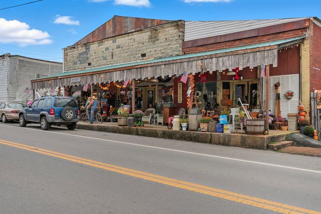 135 Main St, Mc Ewen, TN 37101