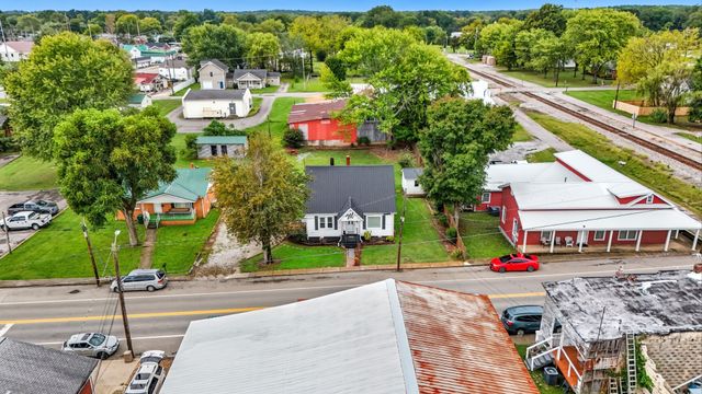 135 Main St, Mc Ewen, TN 37101