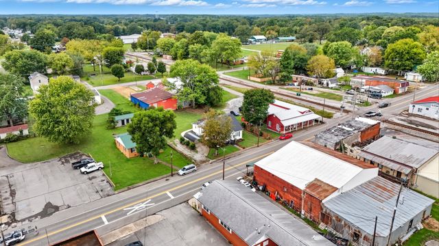 135 Main St, Mc Ewen, TN 37101