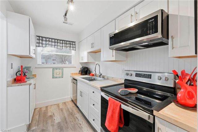 2104 Victoria CT, Carrollton, VA 23314