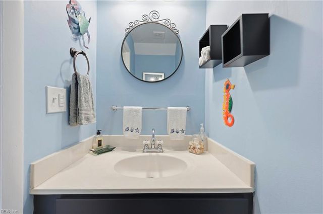 2104 Victoria CT, Carrollton, VA 23314