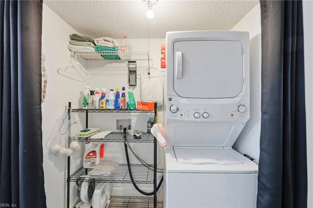 2104 Victoria CT, Carrollton, VA 23314