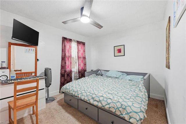 2104 Victoria CT, Carrollton, VA 23314