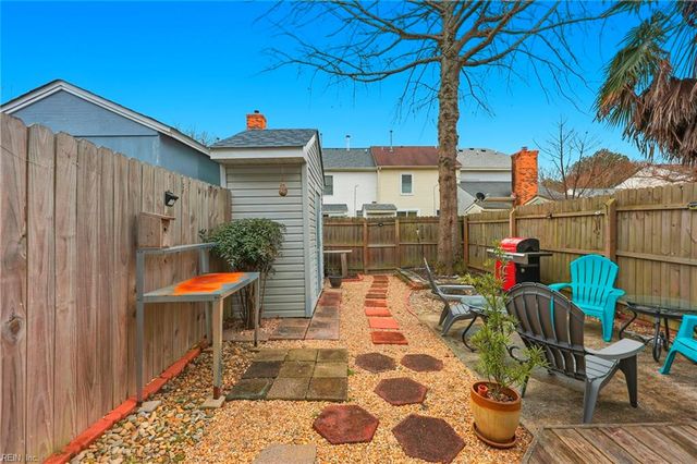 2104 Victoria CT, Carrollton, VA 23314