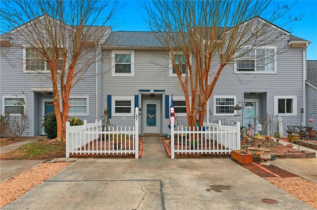 2104 Victoria CT, Carrollton, VA 23314