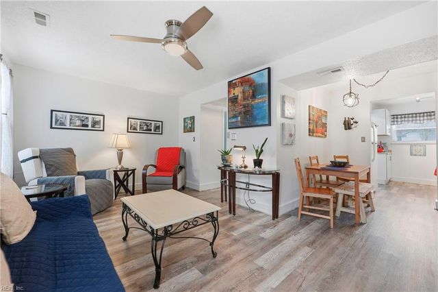 2104 Victoria CT, Carrollton, VA 23314