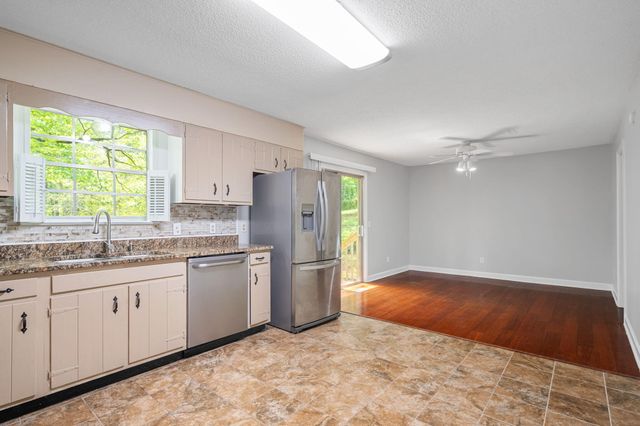1300 Highcrest Drive, Hixson, TN 37343