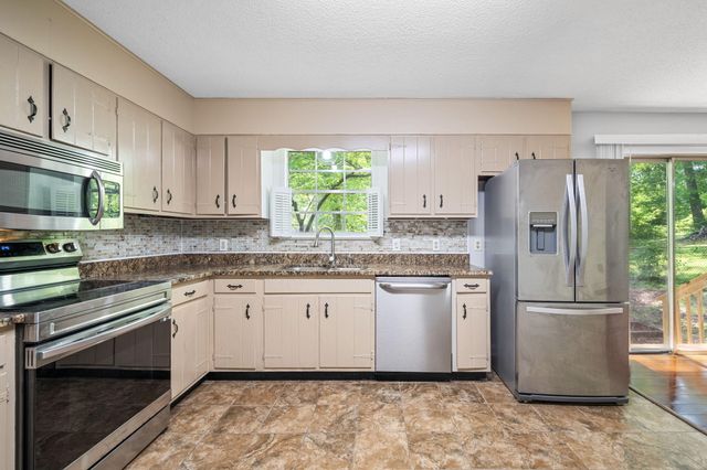 1300 Highcrest Drive, Hixson, TN 37343
