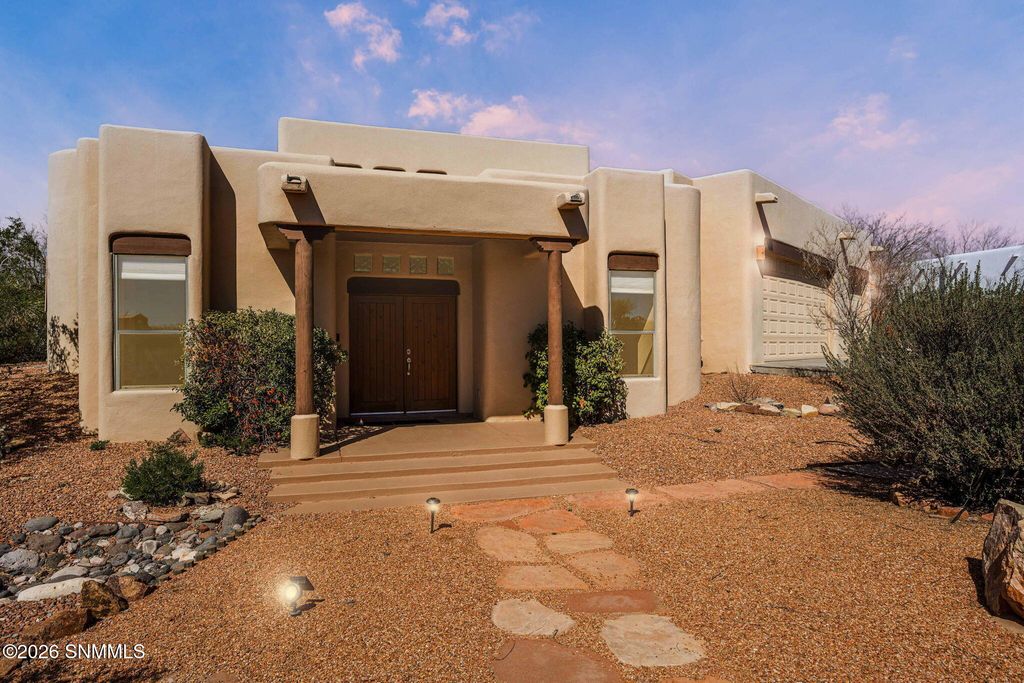 5225 Angel Fire Place, Las Cruces, NM 88011