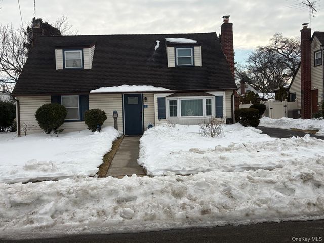 95 Horton Avenue, Valley Stream, NY 11581