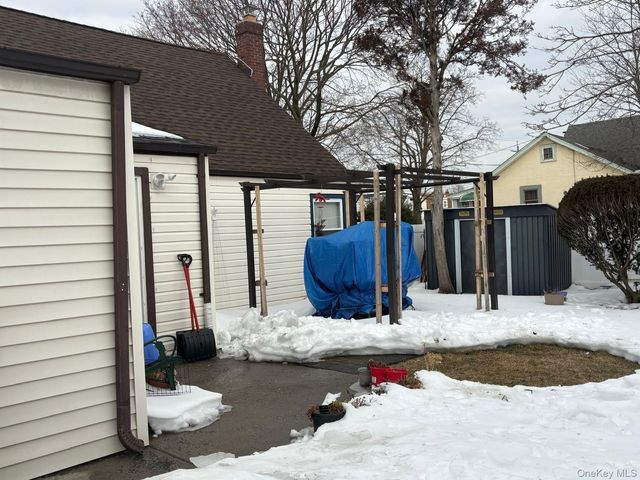 95 Horton Avenue, Valley Stream, NY 11581