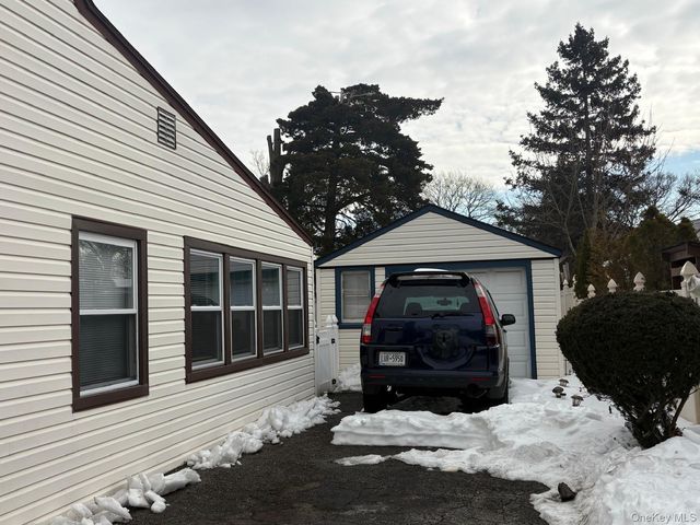 95 Horton Avenue, Valley Stream, NY 11581