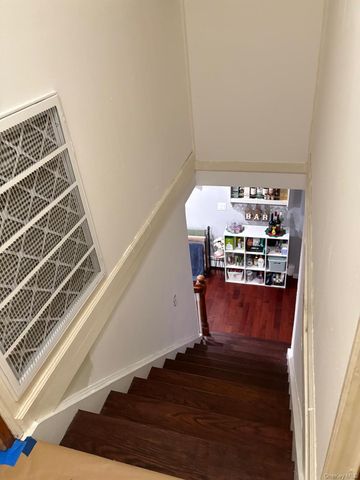 95 Horton Avenue, Valley Stream, NY 11581