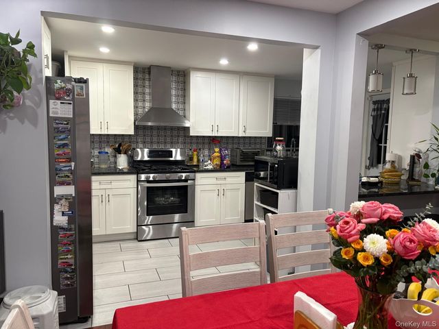 95 Horton Avenue, Valley Stream, NY 11581