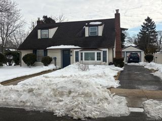 95 Horton Avenue, Valley Stream, NY 11581