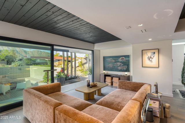 5311 E MITCHELL Drive, Phoenix, AZ 85018